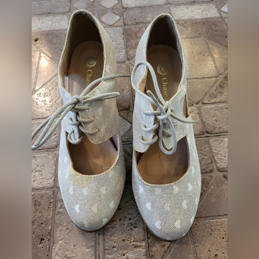 MODCLOTH CUTE SPARKLY SILVER HEELS WITH HEARTS ♥️